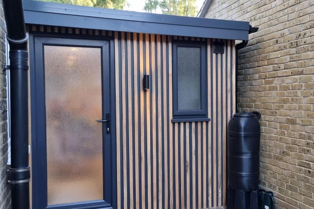 시팅본 Self-Contained Annex, With Parking. 아파트 외부 사진