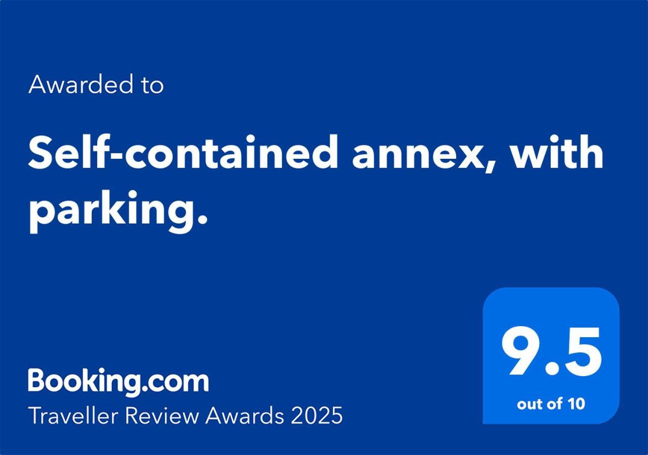 시팅본 Self-Contained Annex, With Parking. 아파트 외부 사진